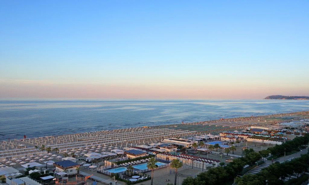 Hotel Nautico Riccione Exterior foto